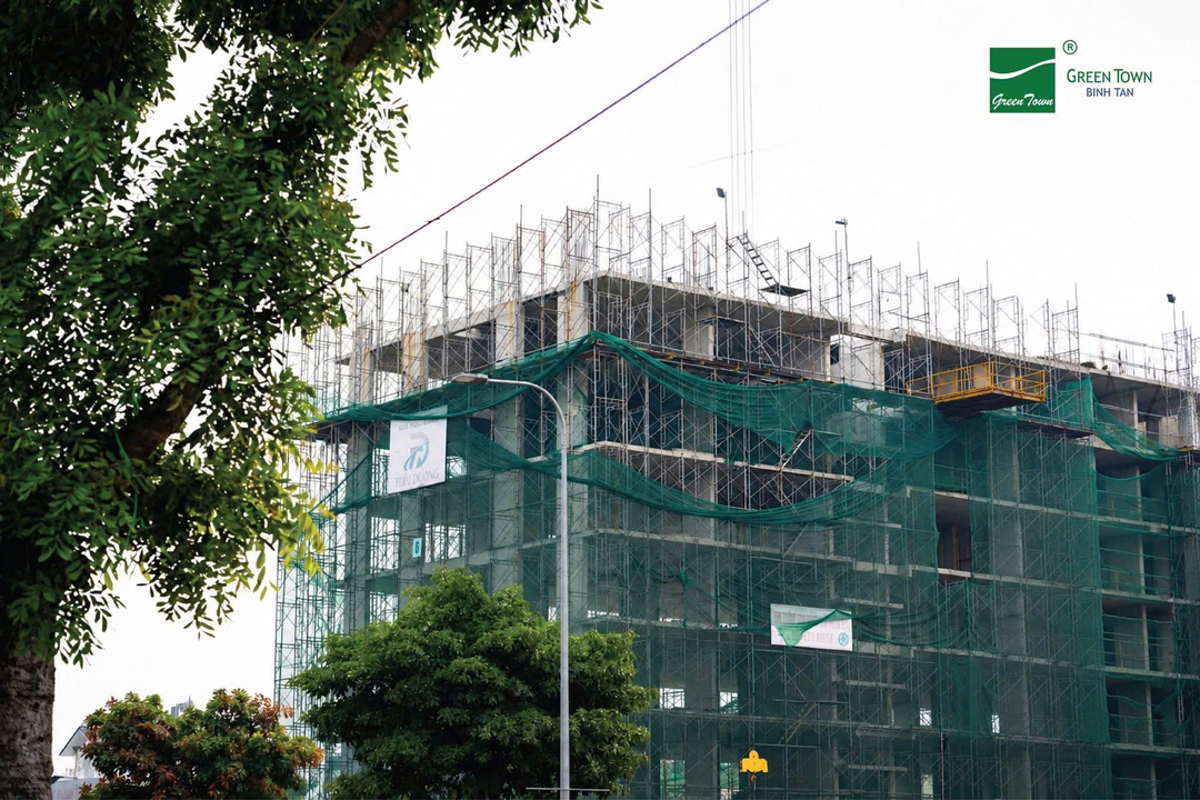Khách hàng tham quan và đưa ra quyết định đầu tư tại thời điểm vàng của dự án
